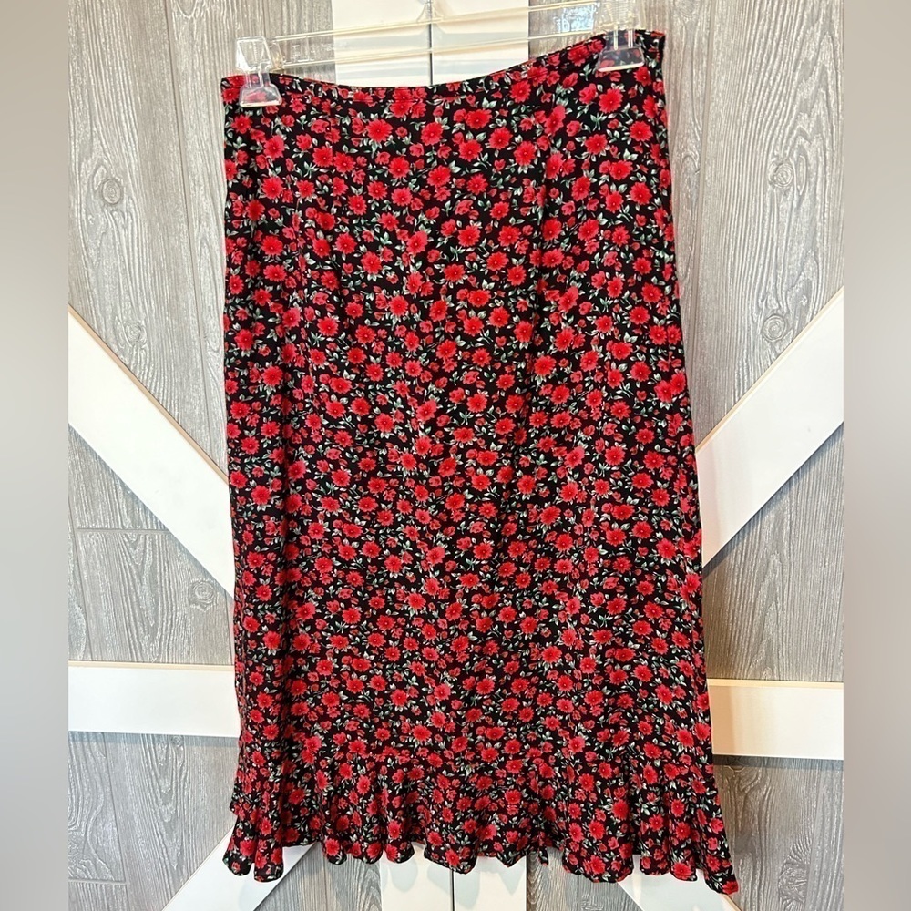 B058.  Christopher Banks floral red/black ruffled bottom side zip Sz 8 skirt. - Picture 3 of 4